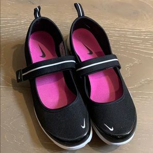 black nike mary jane shoes